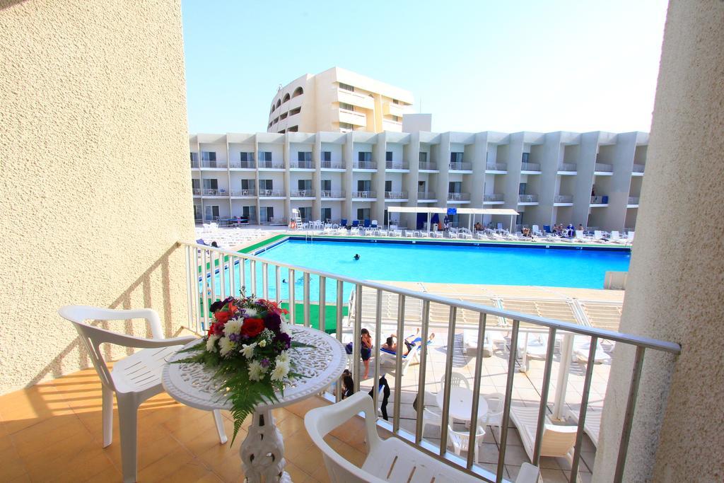 Шарджа 3. Beach Hotel Sharjah 3 ОАЭ. Шарджа отель Шарджа Бич 3. Отель Шарджа Бич в ОАЭ. Отель Шарджа Бич 3 пляж.